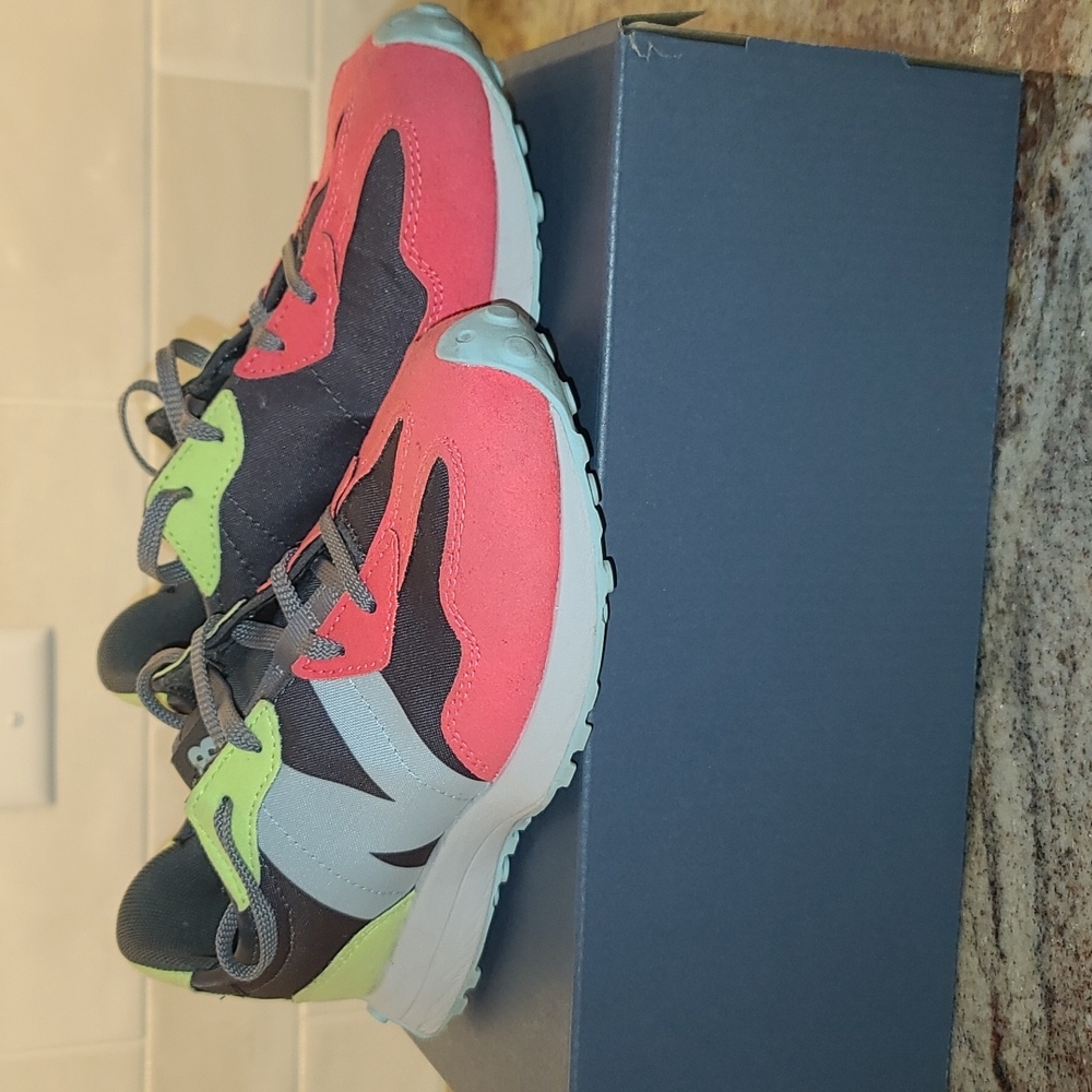 New Balance 327
